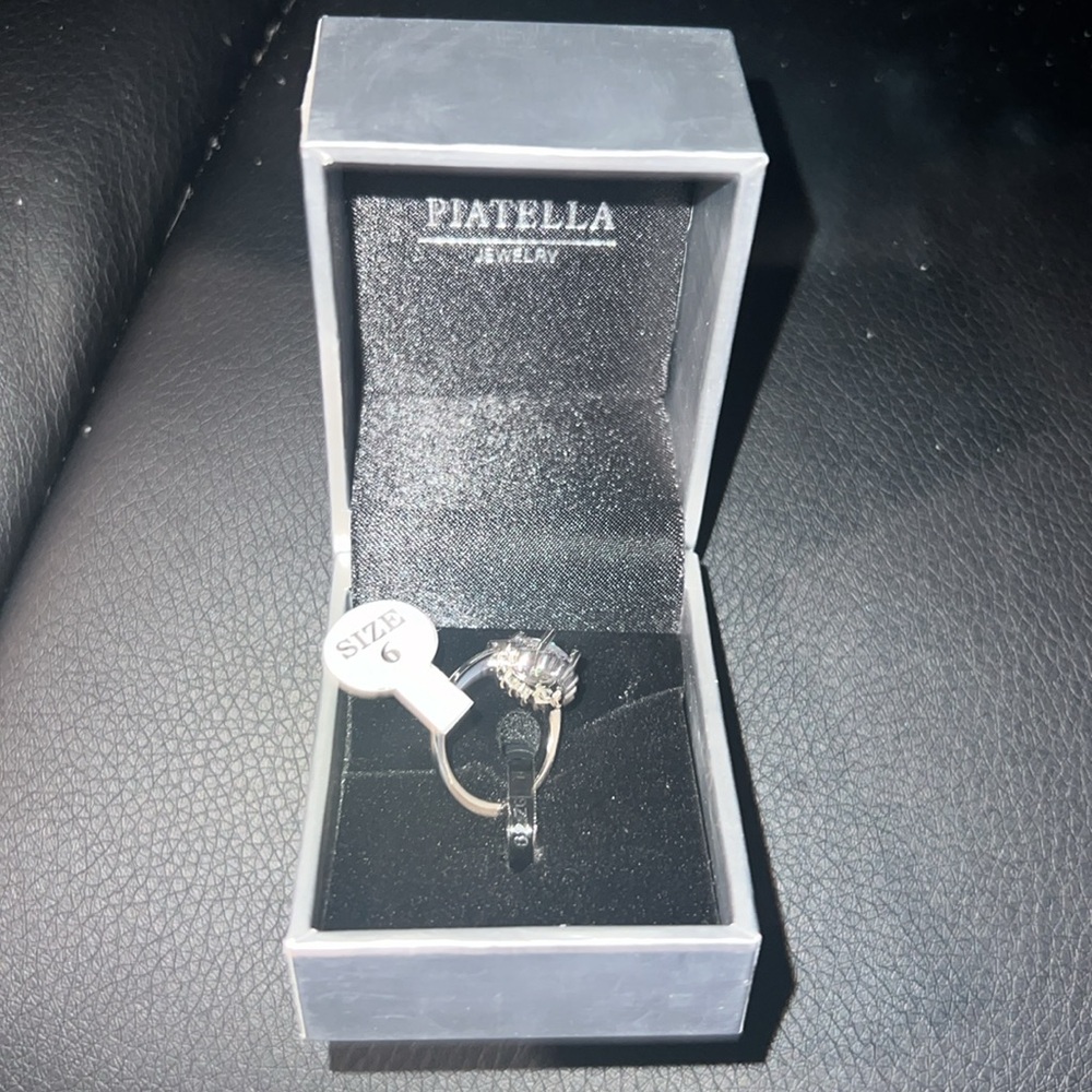 Size 6 silver CZ ring - Picture 2 of 6